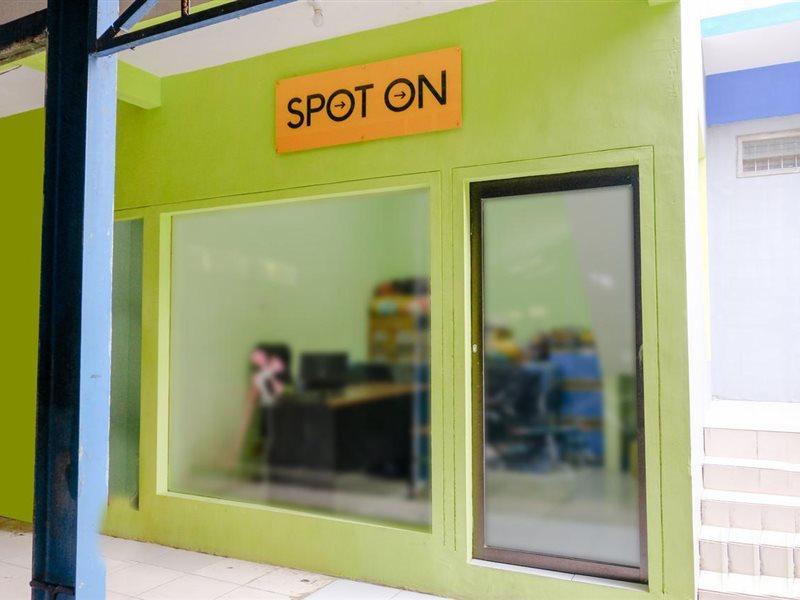לוואנג Spot On 2081 Sriwijaya Family Residence מראה חיצוני תמונה